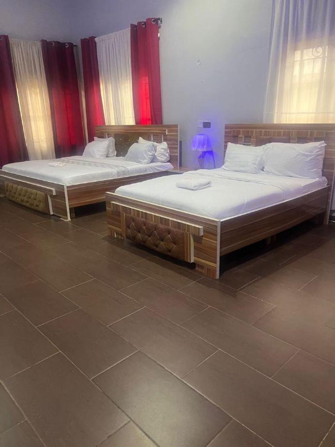 Hotel Adonai Ltd Benin City Buitenkant foto